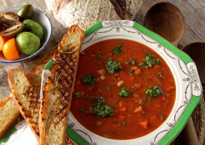 Tomato, Pepper & White Bean Minestrone Soup